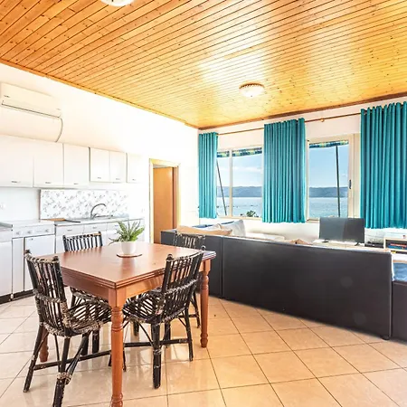 Radhima Penthouse Huge 2 Bedroom - Sea View, Parking & Kitchen - 2 Toilets *