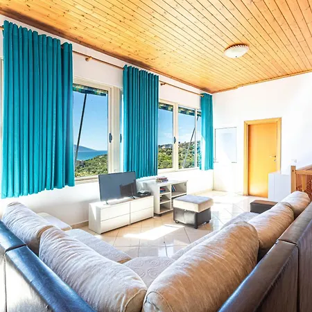 Radhima Penthouse Huge 2 Bedroom - Sea View, Parking & Kitchen - 2 Toilets *